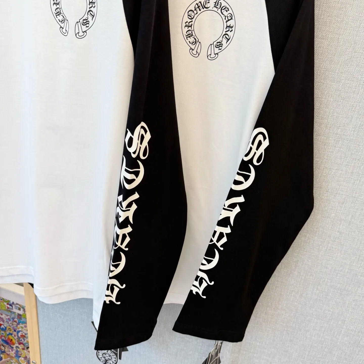 P180 Style number: D413 ChromeHearts-CH ChromeHearts cross Sanskrit black and white splicing printed long sleeves SIZE #s m l xl Size reference picture 9